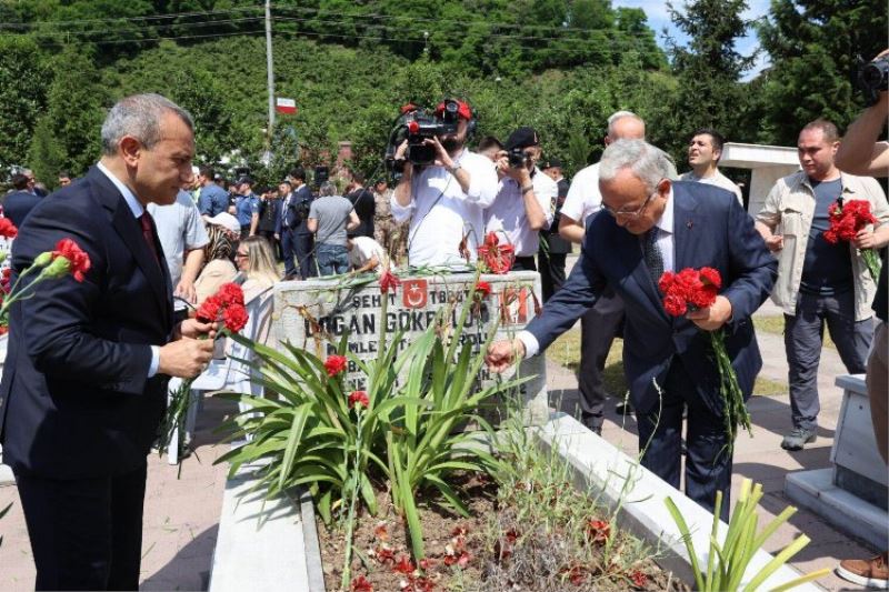 Ordu protokolü şehitlikte