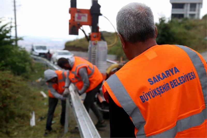 Paraşüt Tepe’ye giden yolda artık çelik bariyer var